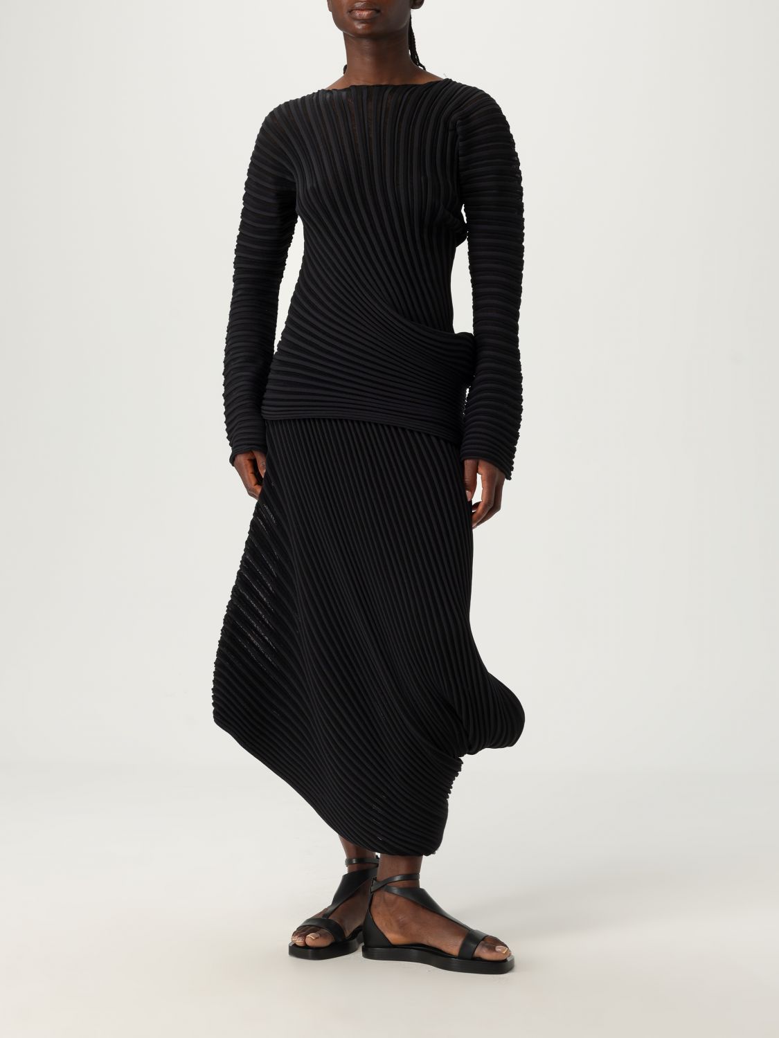 Top ISSEY MIYAKE Woman color Black