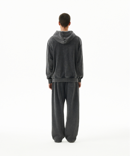 WASHED CUT OFF APPLIQUE SWEAT PANT BLACK