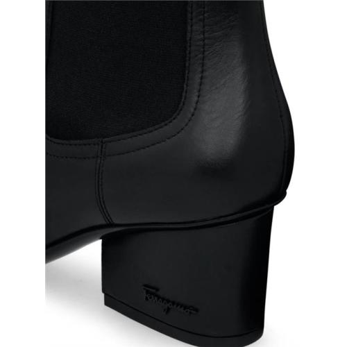 Logo-embossed heel Chelsea boots - Black