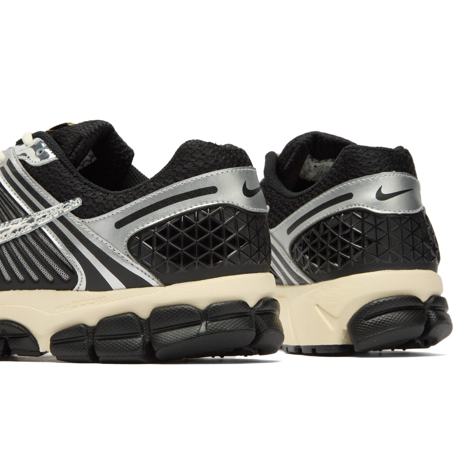 Vomero 5 Chrome Sneaker in Black/Chrome/White