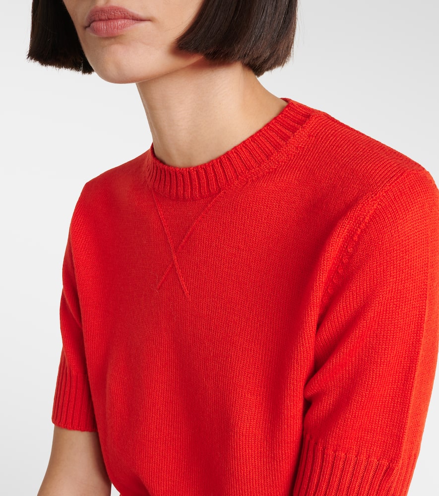 Virgin wool top