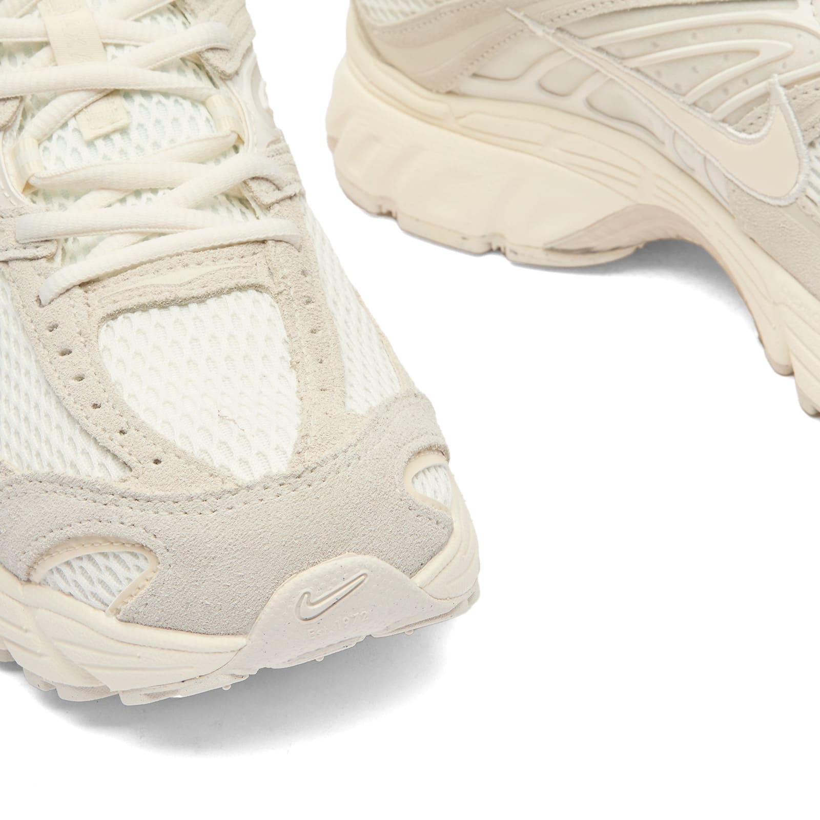 Women's Air Max Moto 2K Se Sue Sneaker in Sail/Light Orewood Brown