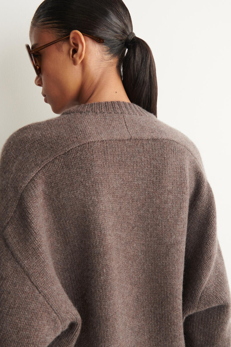 Rounded Cashmere Crew-Neck Jumper