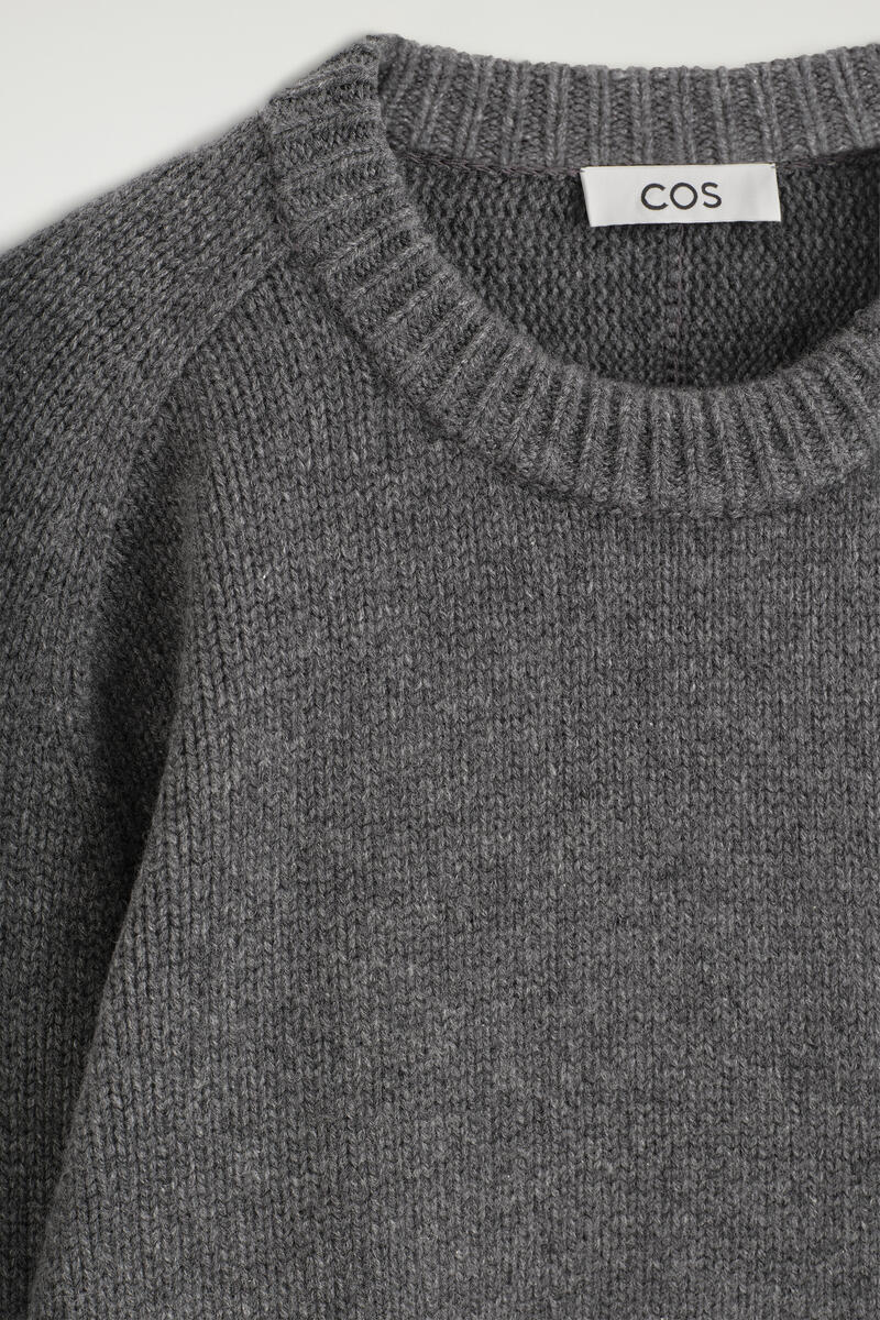 Rounded Cashmere Crew-Neck Jumper