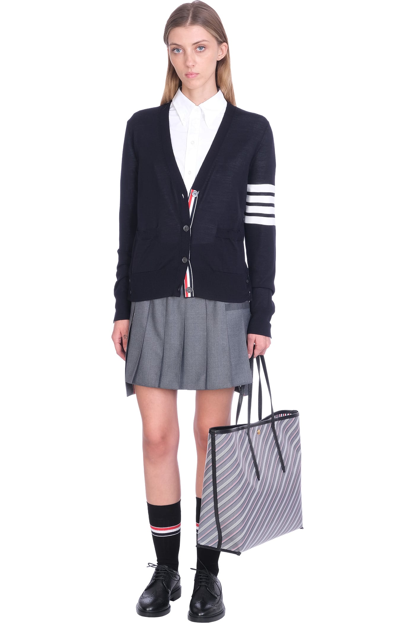 Long-sleeve button-fastening shirt