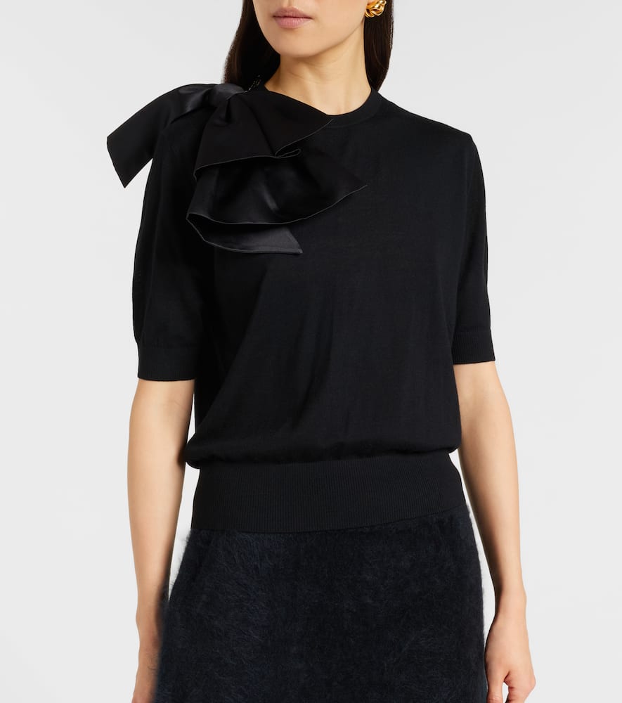 Chic Merino virgin wool ruffled sweater