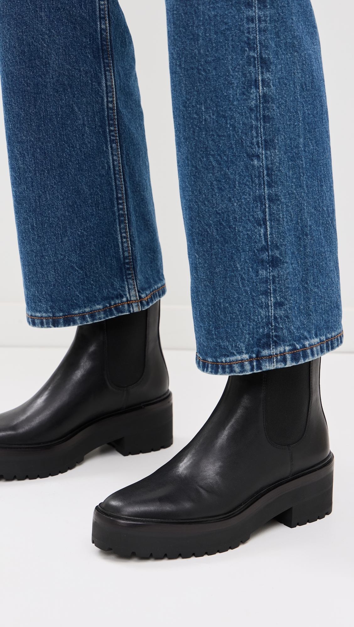 Reggie Rubber Sole Chelsea Boots Black