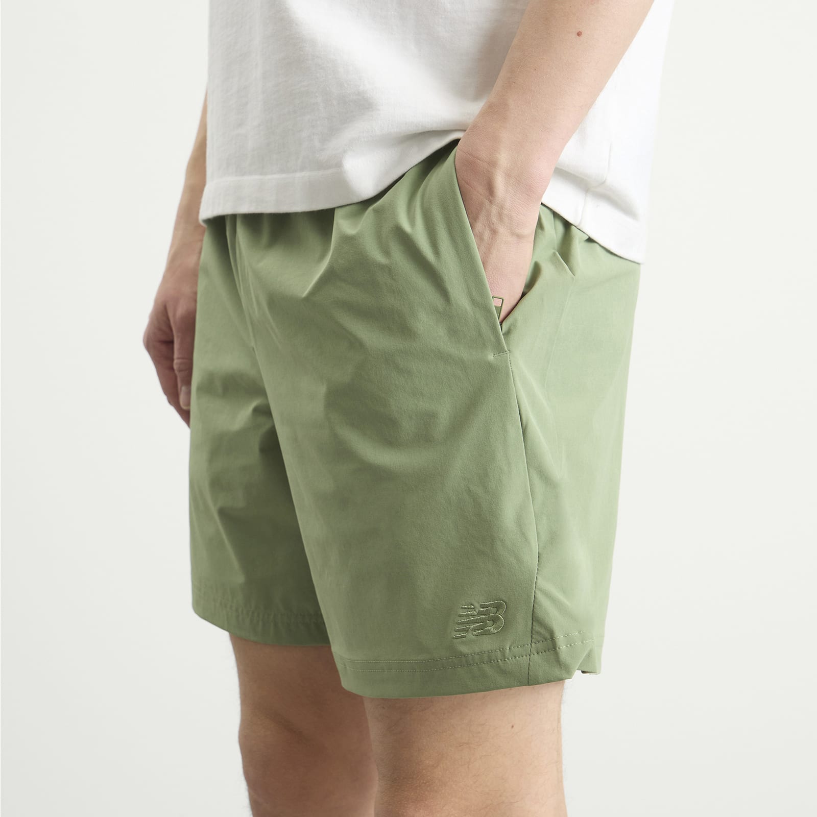 Men's Athletics Stretch Woven Short 7" in Oregano