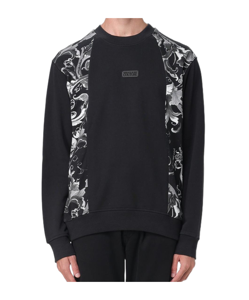 Long-sleeved sweatshirt