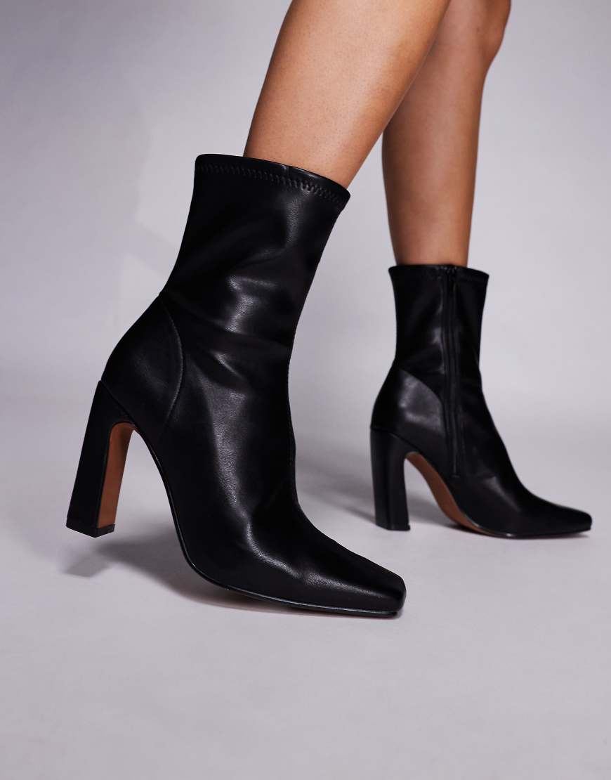 Square heel stretch boot in black