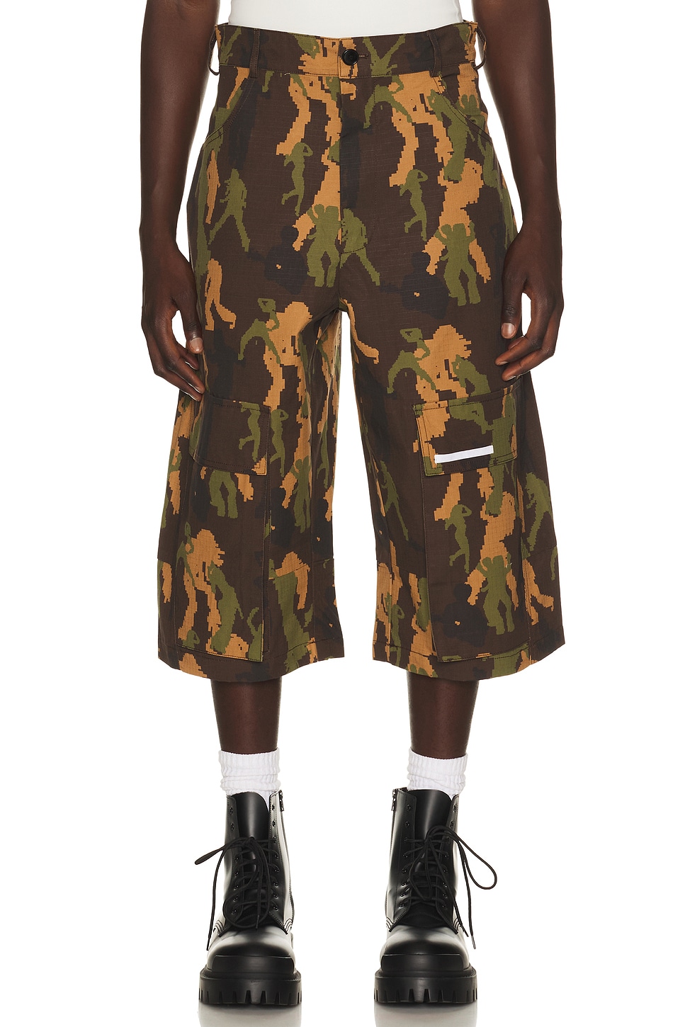 Spencer Badu Camo Slashed Shorts in Multi - Army. L also in M, XL/1X