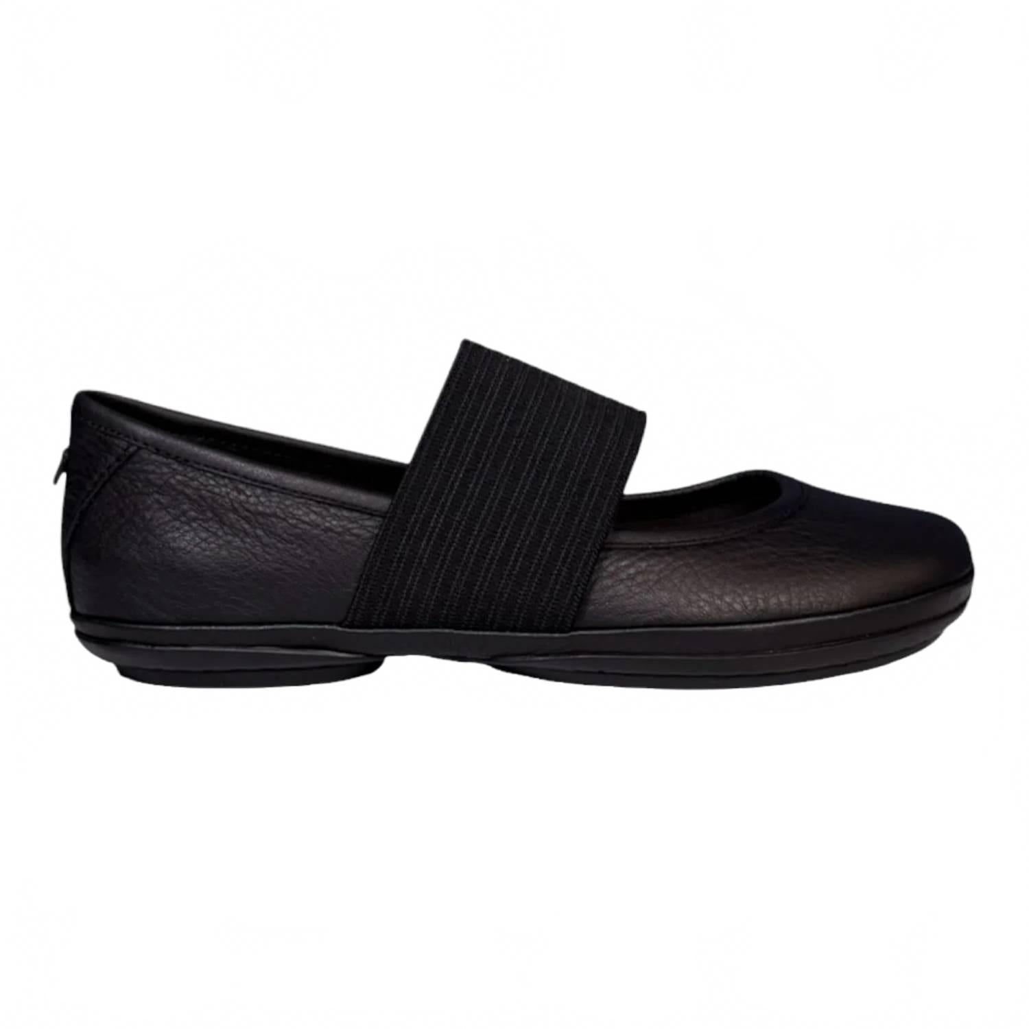 Women's Right Nina Flats In Black