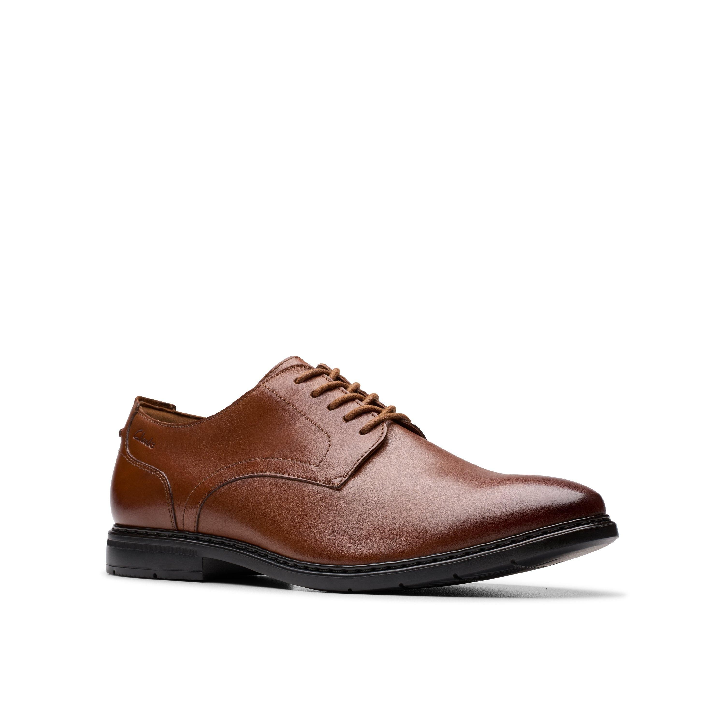 Clarks Men's Banbury Derby Tan Leather Derby Shoes, Lace Up in Brown | : 9/Standard Fit