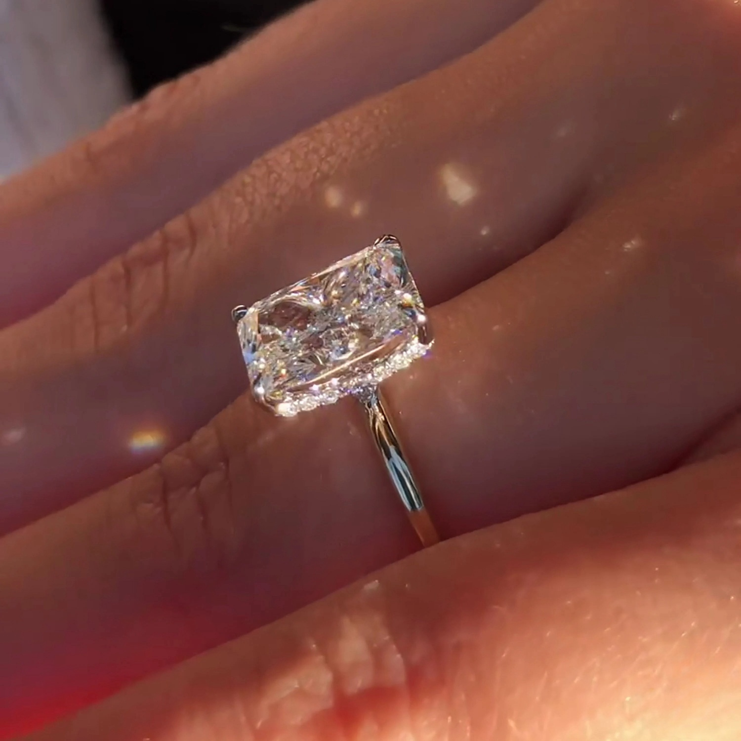 TEMU A Stunning Engagement Ring Featuring A Cut White Cubic Zirconia, Perfect For Women. This Fashionable Bridal Jewelry Is Ideal For Wedding
