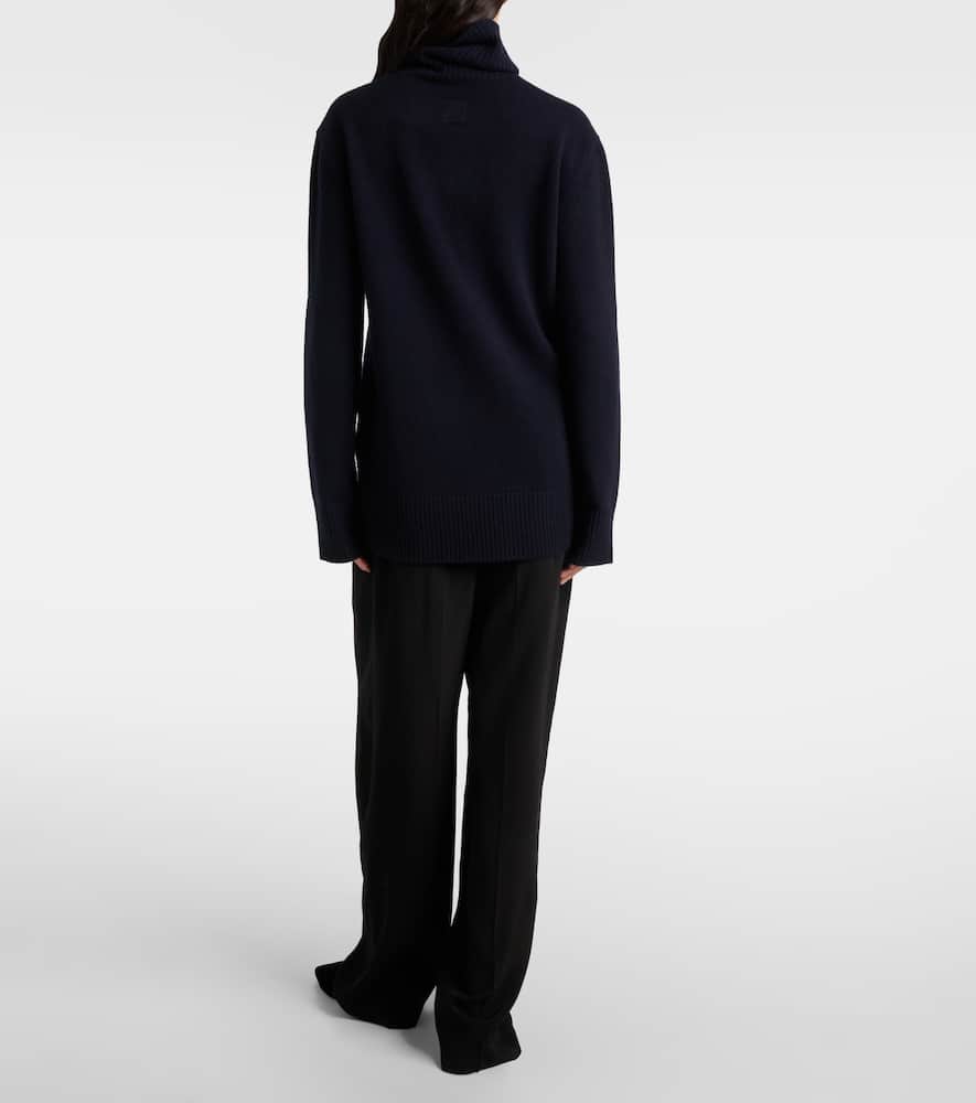 Cashmere sweater