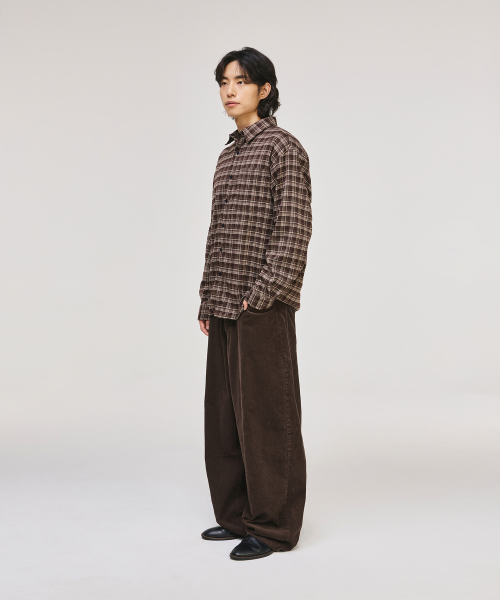 Wide Curved Dart Corduroy Pants