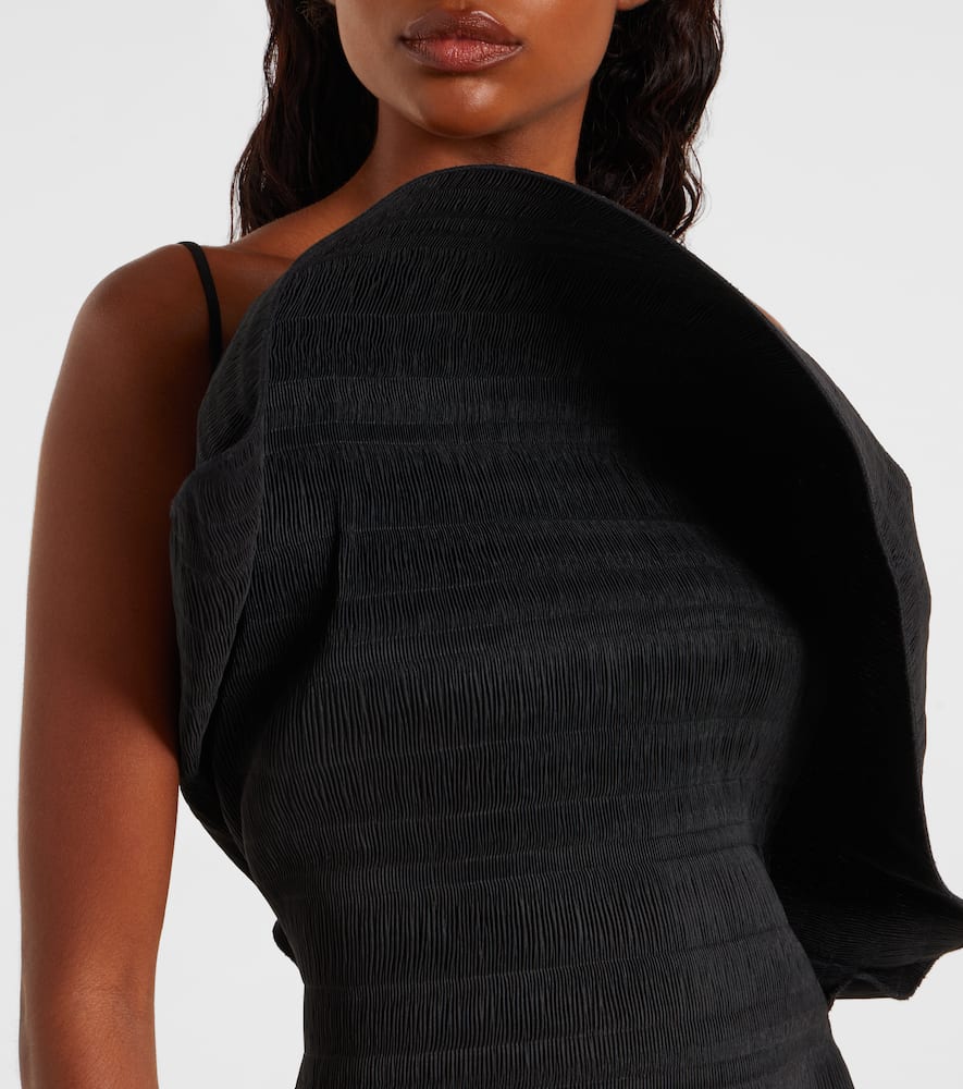 Caped gown