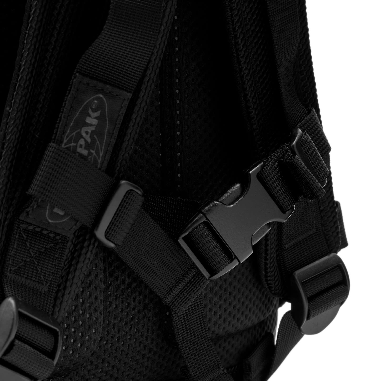 Tecum CNNCT Coat Backpack in Black 
