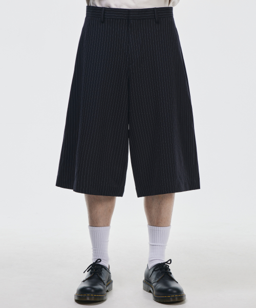 No-Tuck Wide Bermuda Slacks