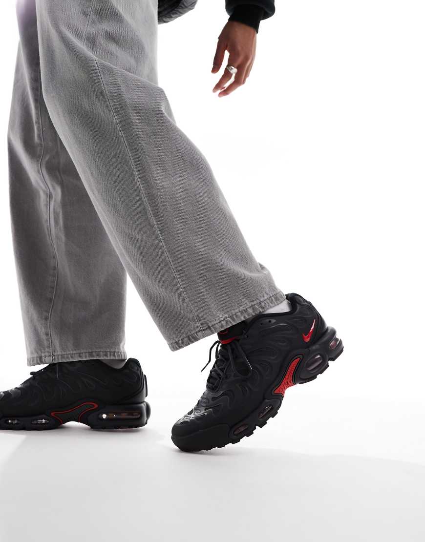 Air Max Plus Drift sneakers in black and red