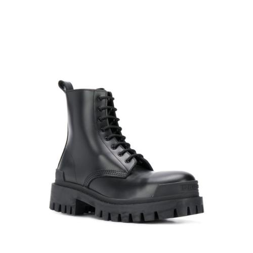 Strike boots in brushed leather