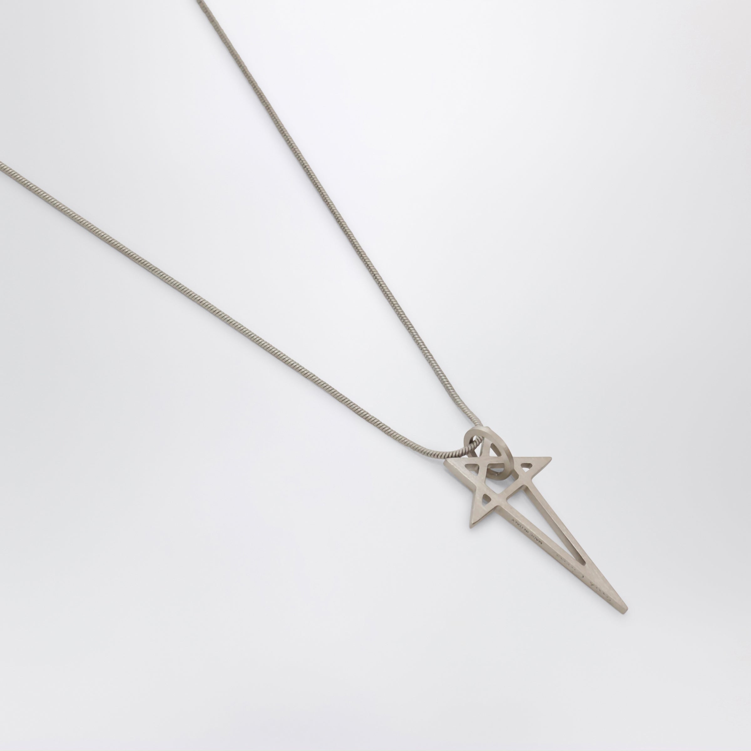 Pentagram necklace in metal