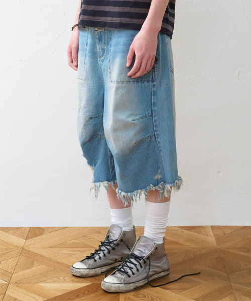 DESTROYED DENIM SHORTS LIGHT BLUE