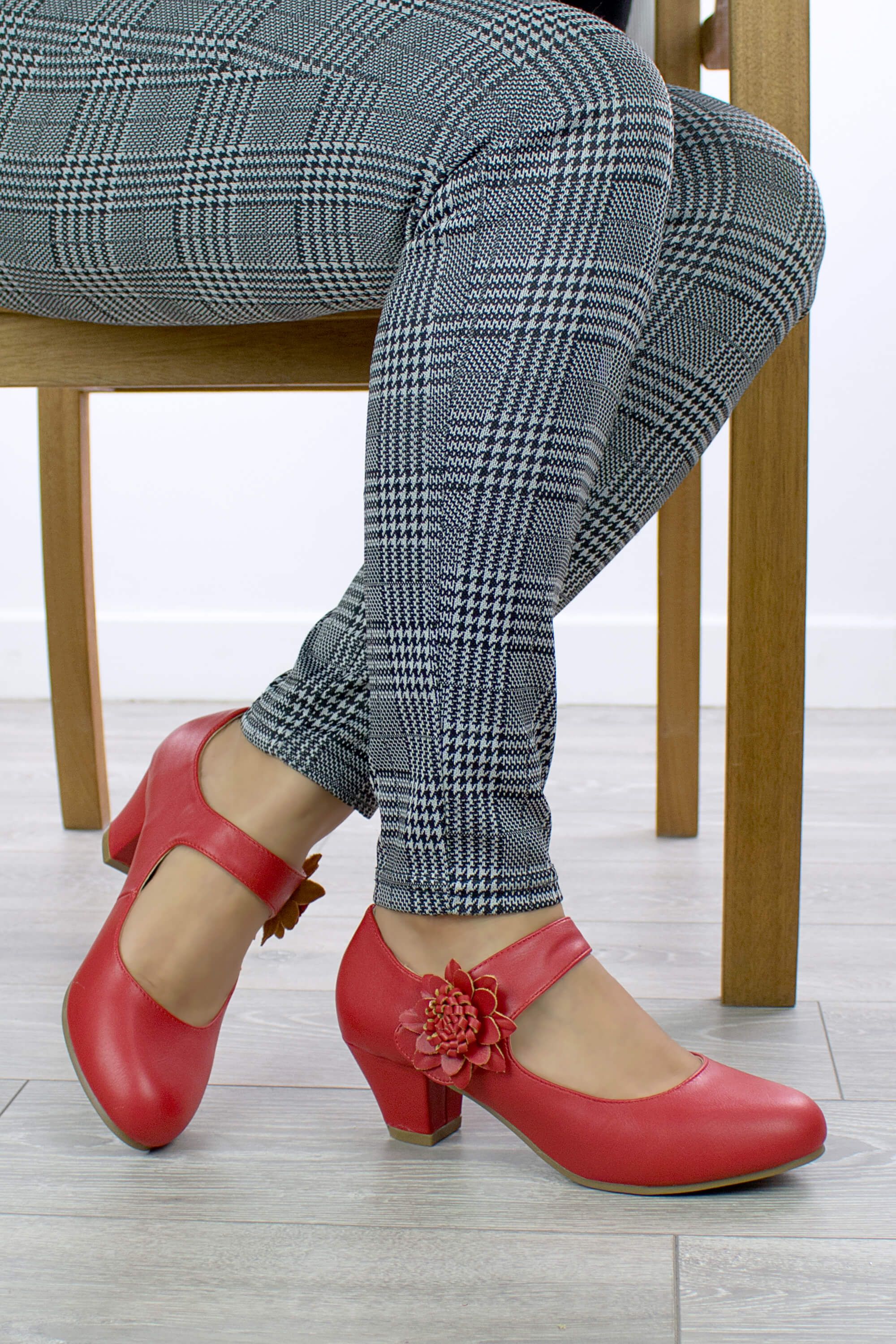 AJVANI Women's Mid Block Heel Flower Comfort Mary Jane Court Shoes in Red
