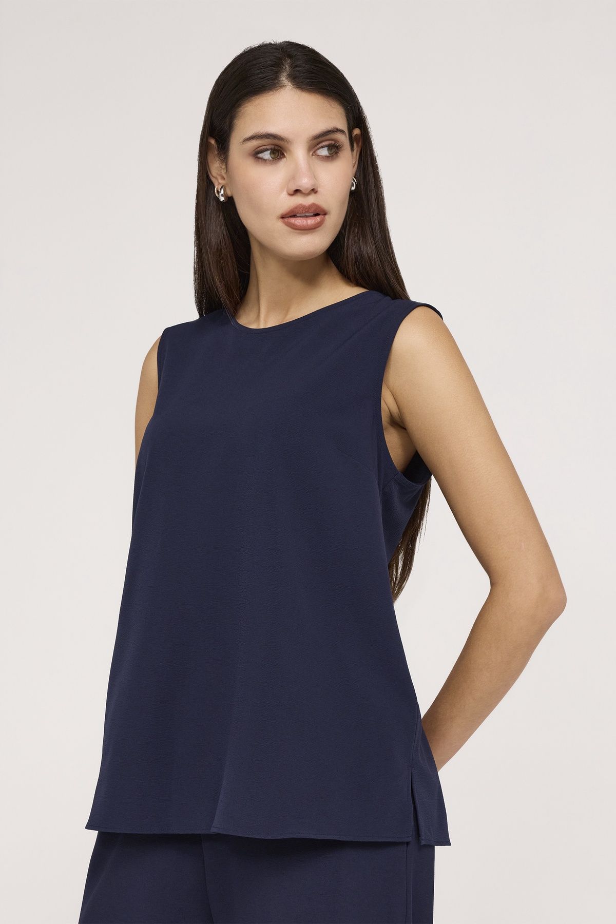 Finery London Women's Vallie Sleeveless Round Neck Vest in Dark Navy