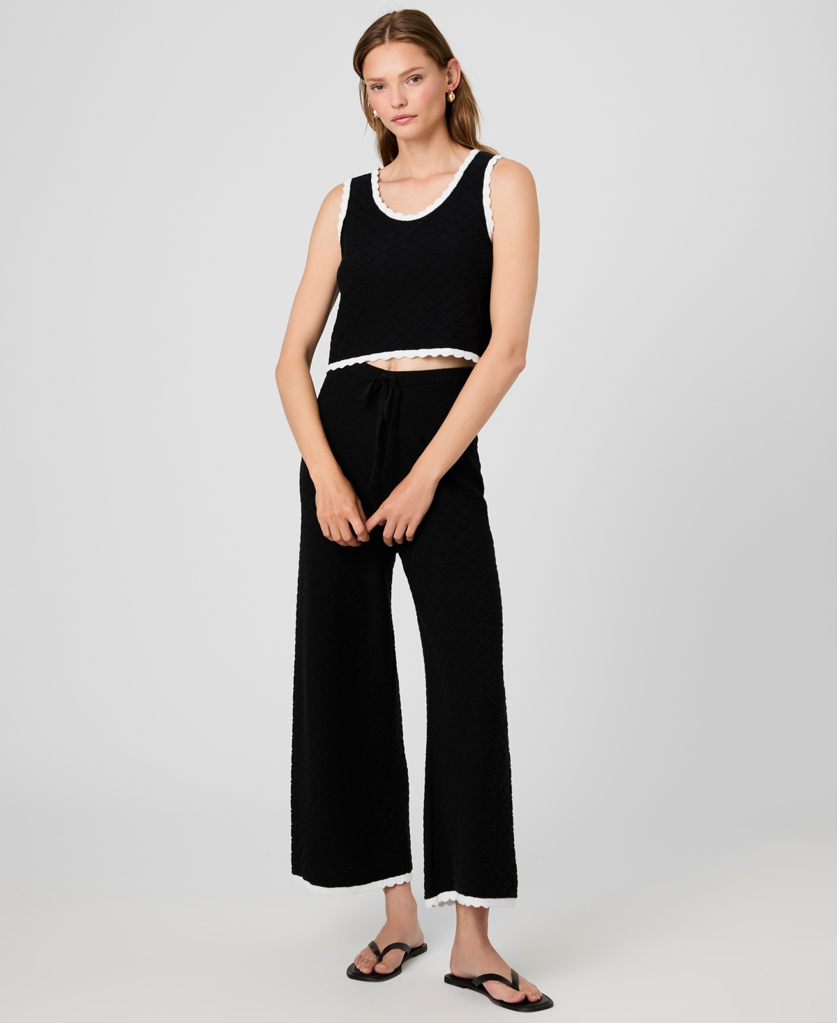 Women's Sleeveless Scoop Neck Cotton Top - Black