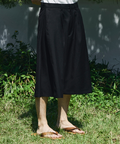 Everyday Side-Tuck Bermuda Slacks