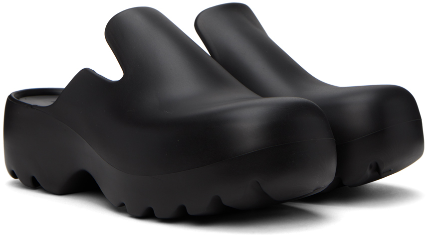 Black flash clog