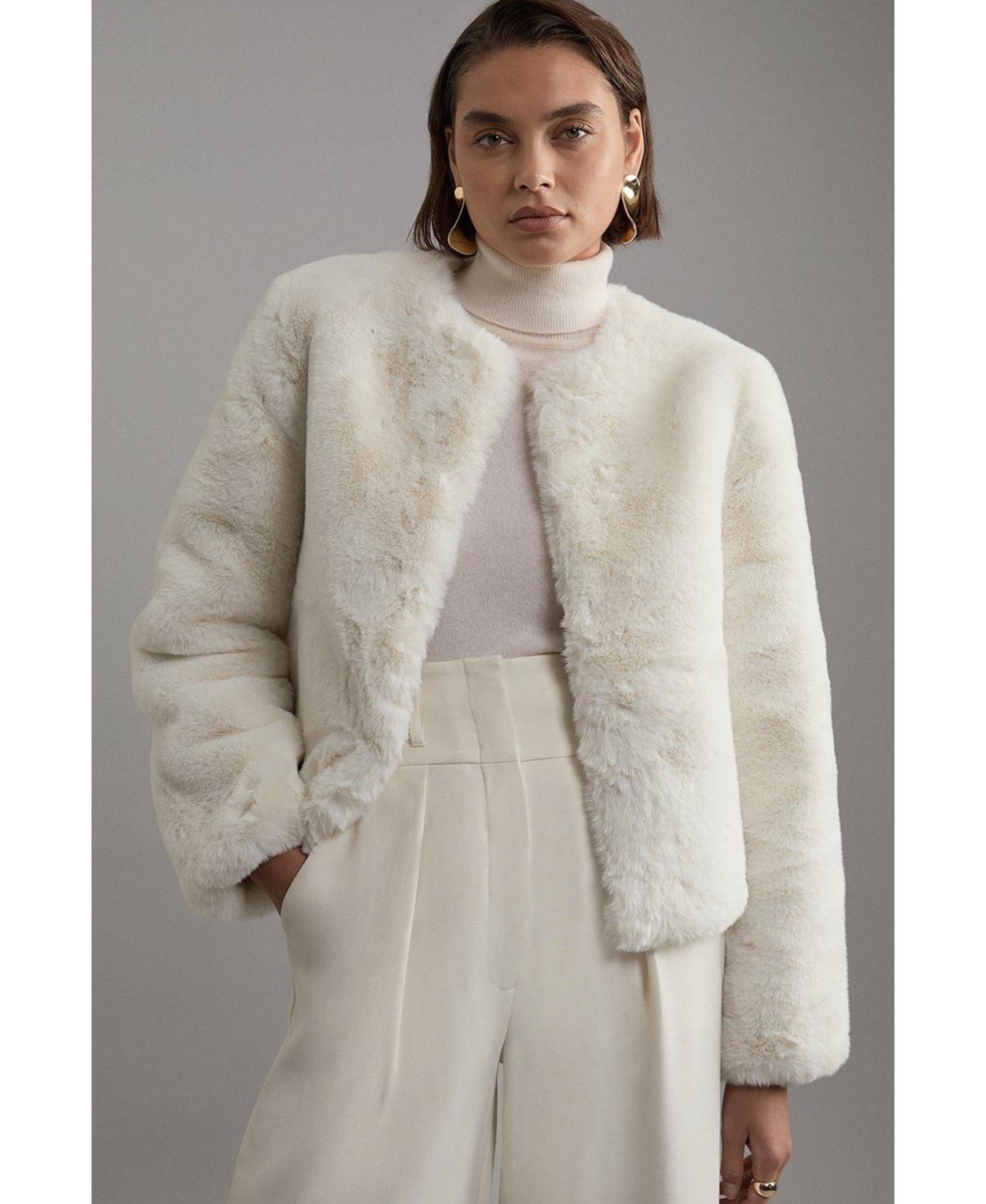 Women's Collarless Faux Fur Jacket - Ivory
