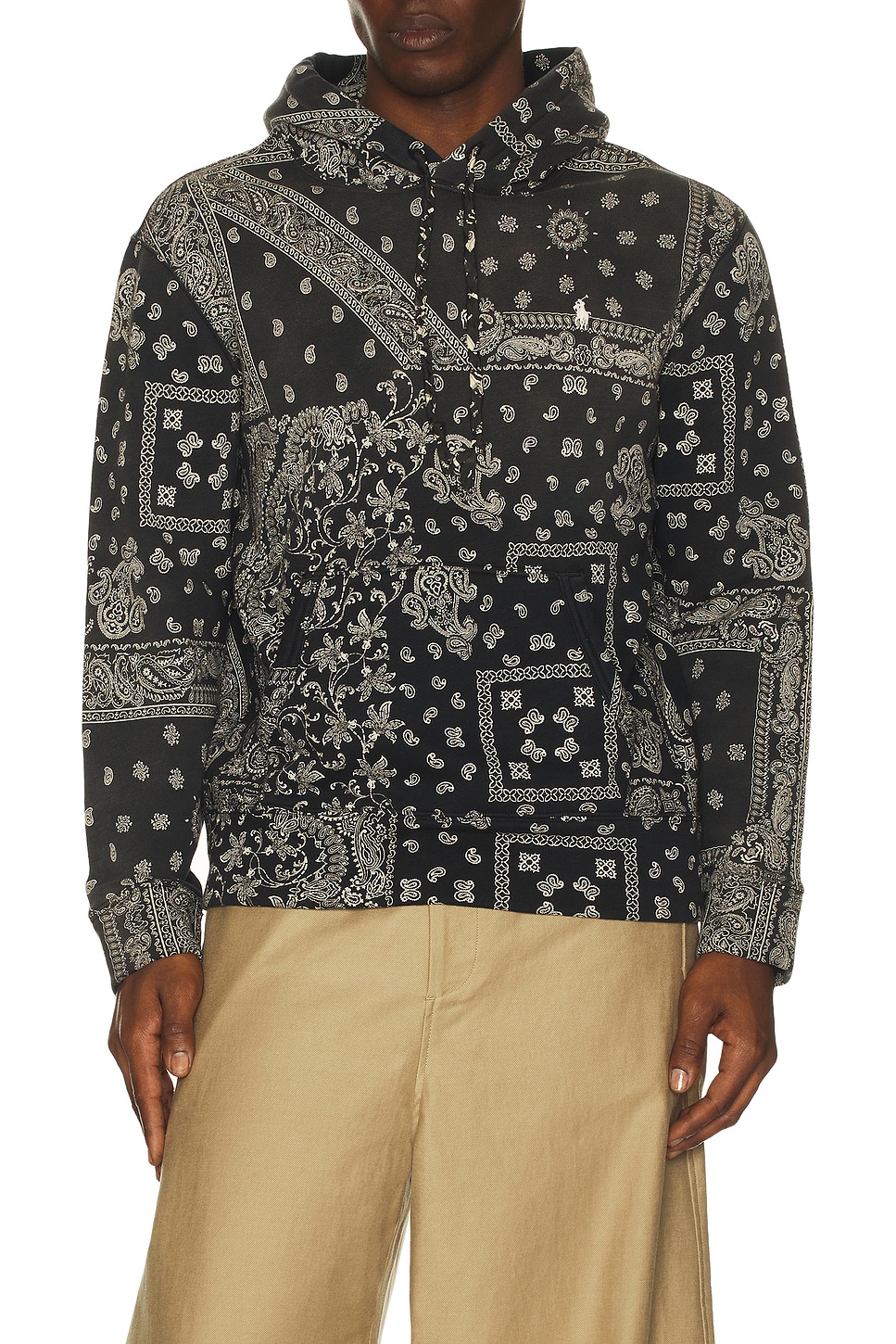 Polo Ralph Lauren Ong-sleeve Seasonal Printed Fleece Sweatshirt in Yukon Patchwork Bandana - Black. M also in L, S, XL/1X, XXL/2X