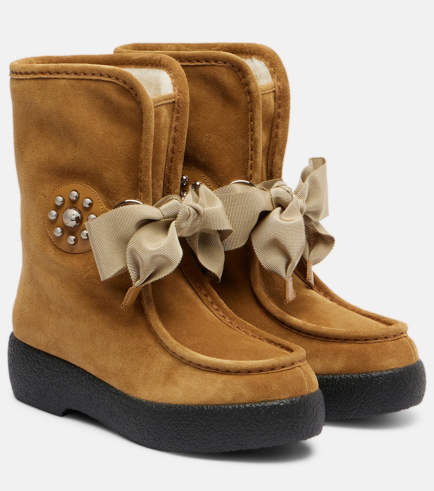Snowish suede ankle boots