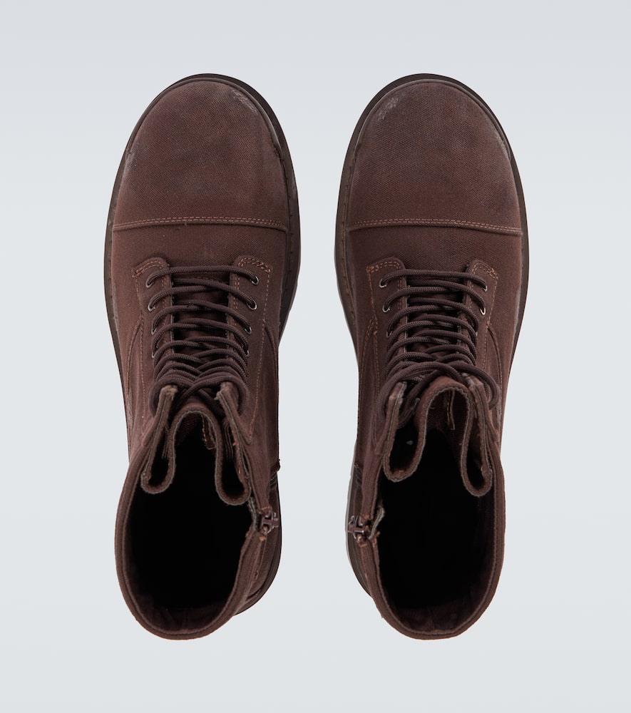 Strike combat boots