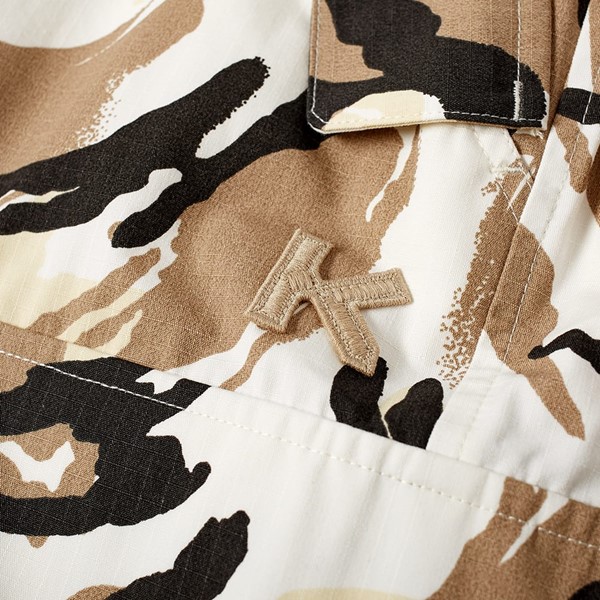 Camouflage cargo Bermuda shorts