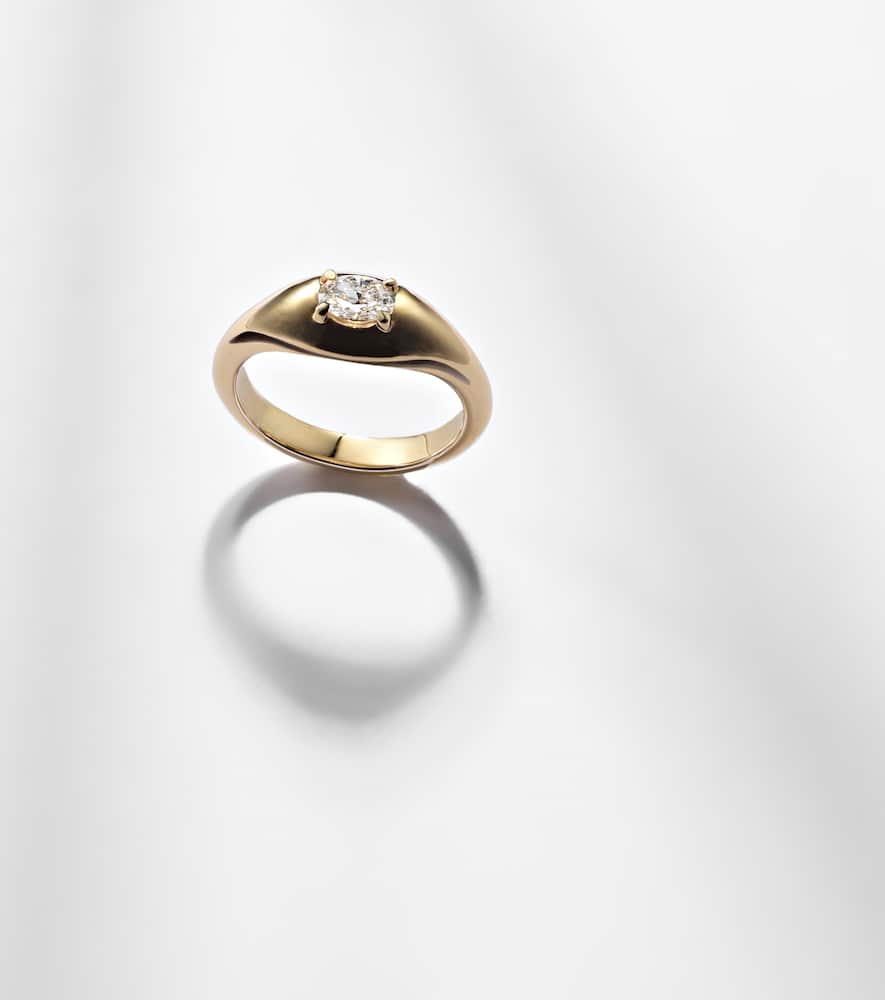 Essential 14kt gold pinky ring with diamonds