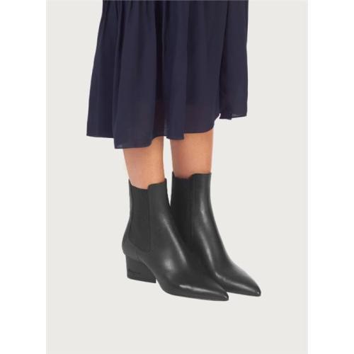 Logo-embossed heel Chelsea boots - Black