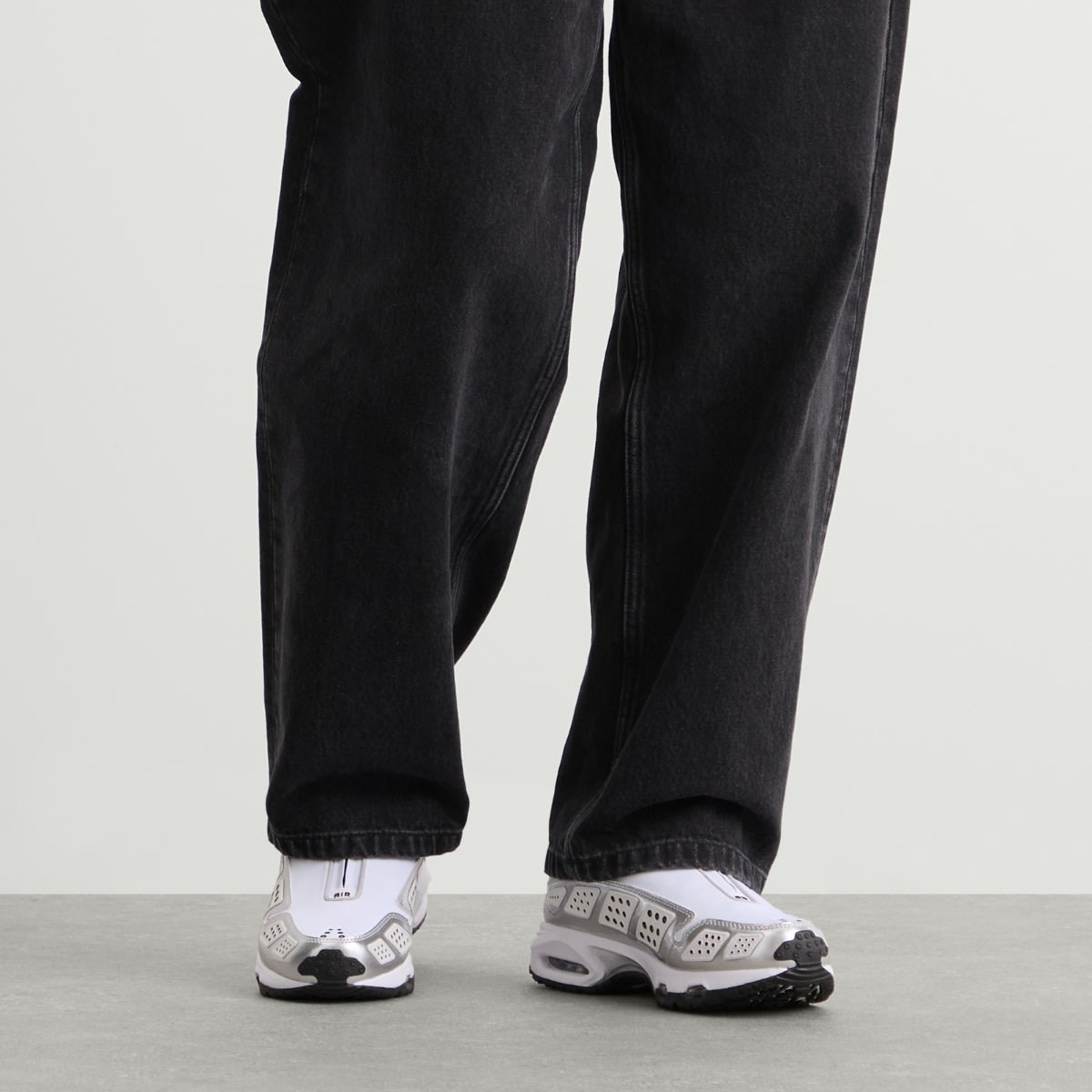 Women s Air Max SNDR Sneakers White / Black / Metallic Silver