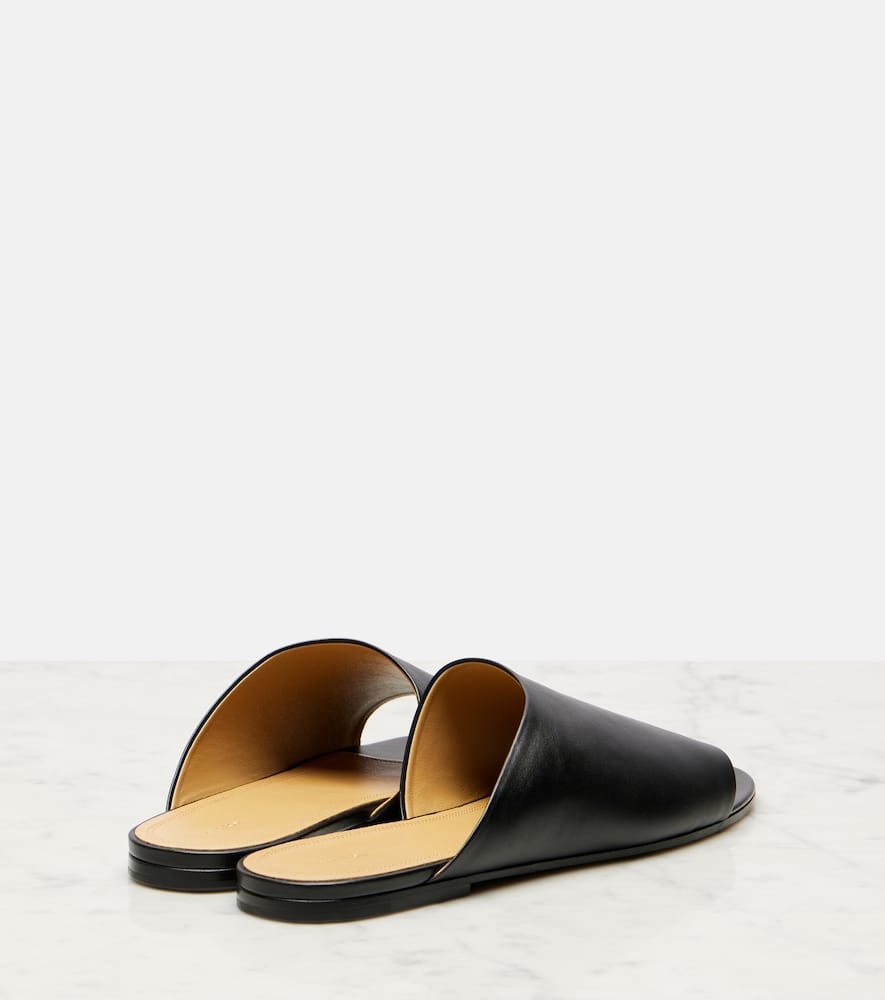 Signum leather slides