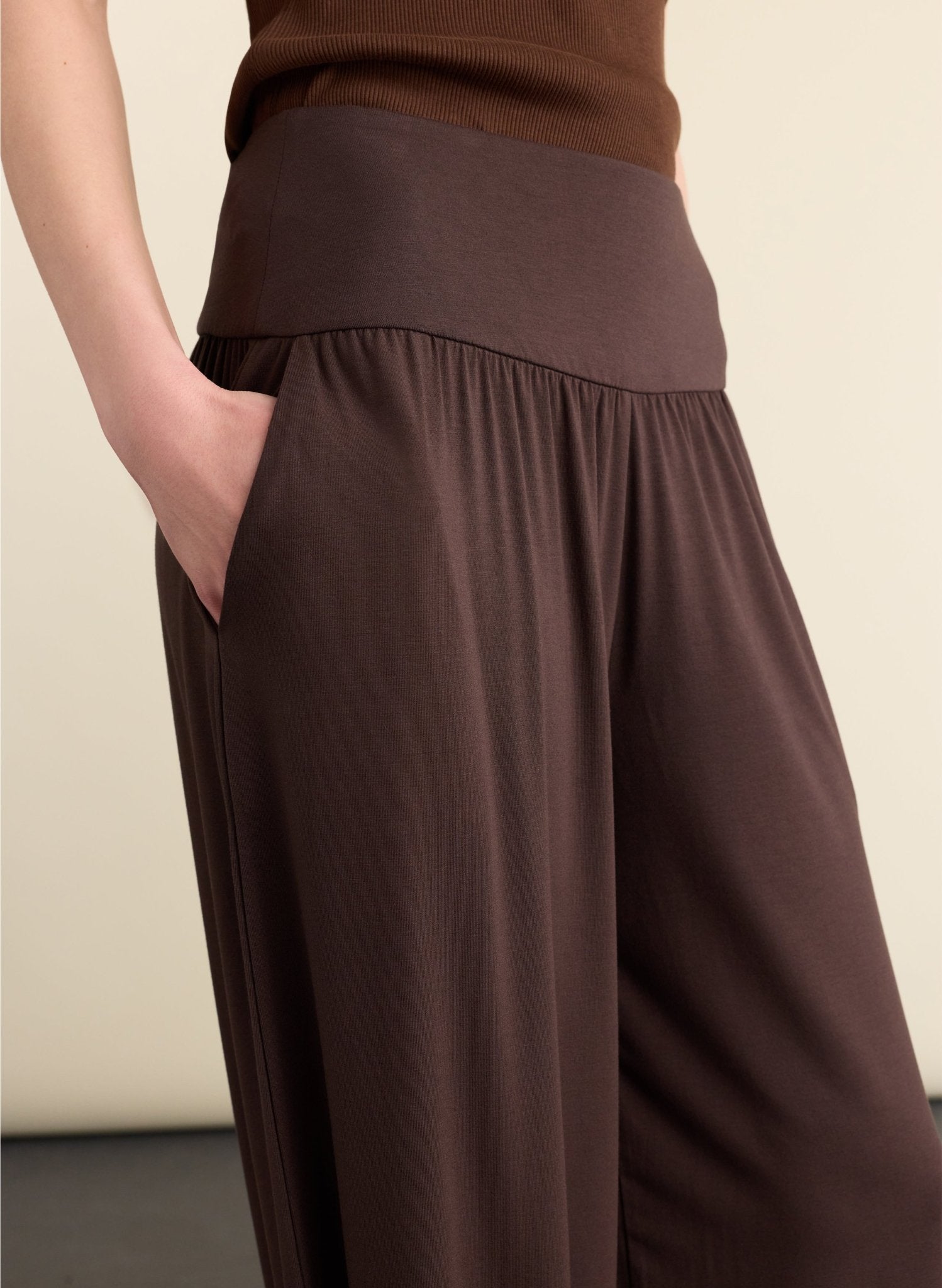 Otis Jersey Balloon Trousers Dark Chocolate