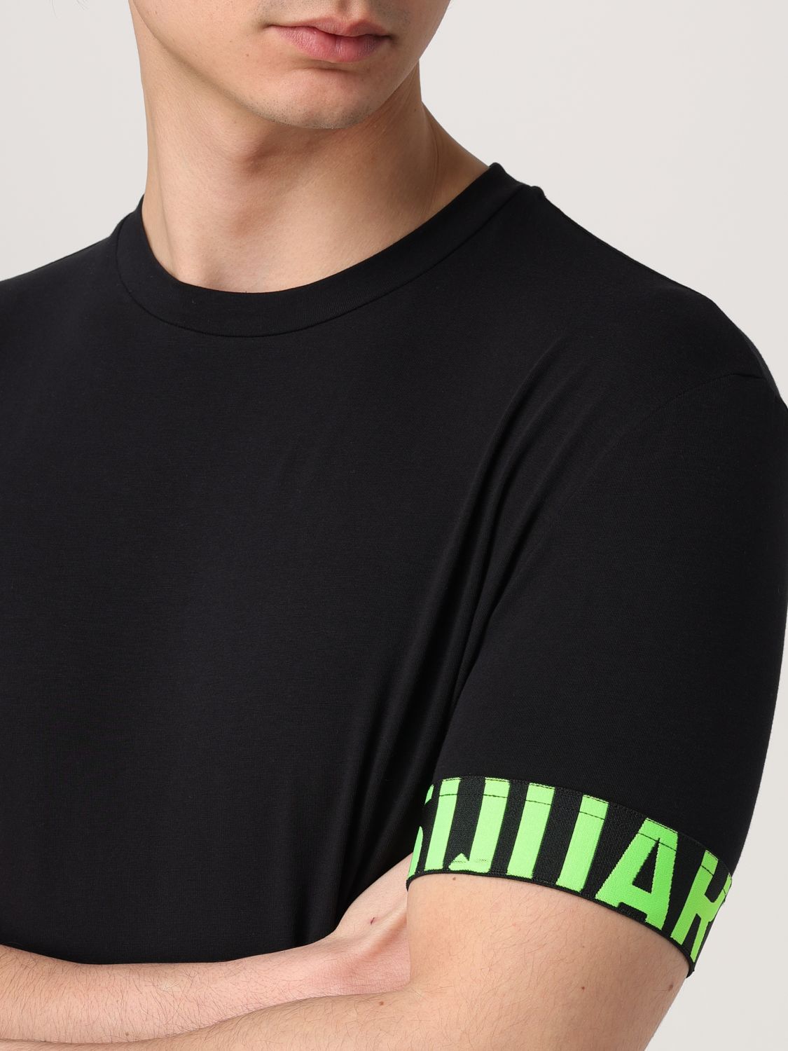 T-Shirt Men color Black