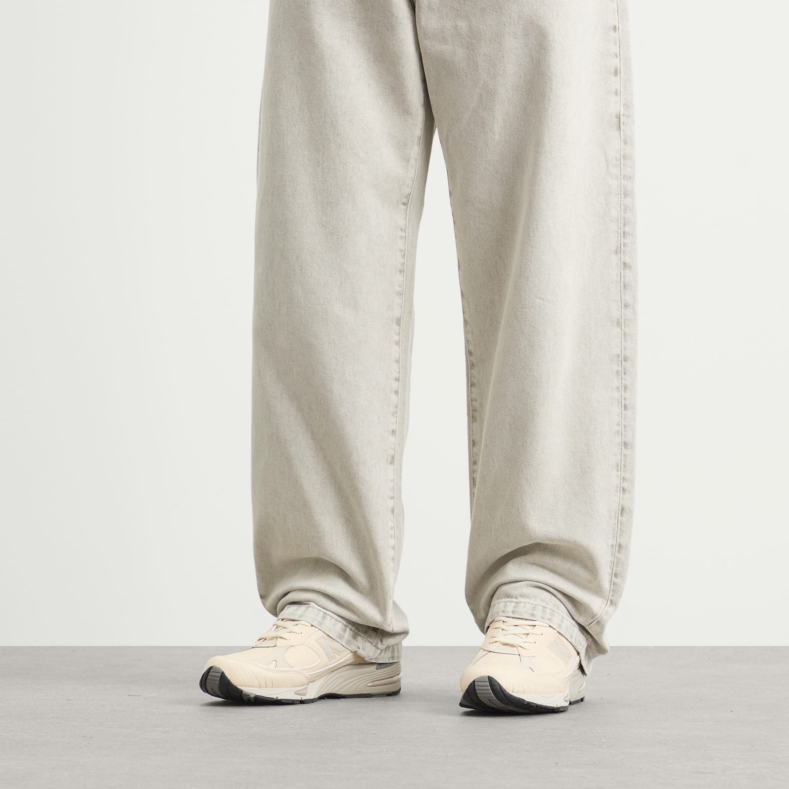 Men's 991v1 Sneaker in Oyster Gray/Pistachio Shell/French Oak