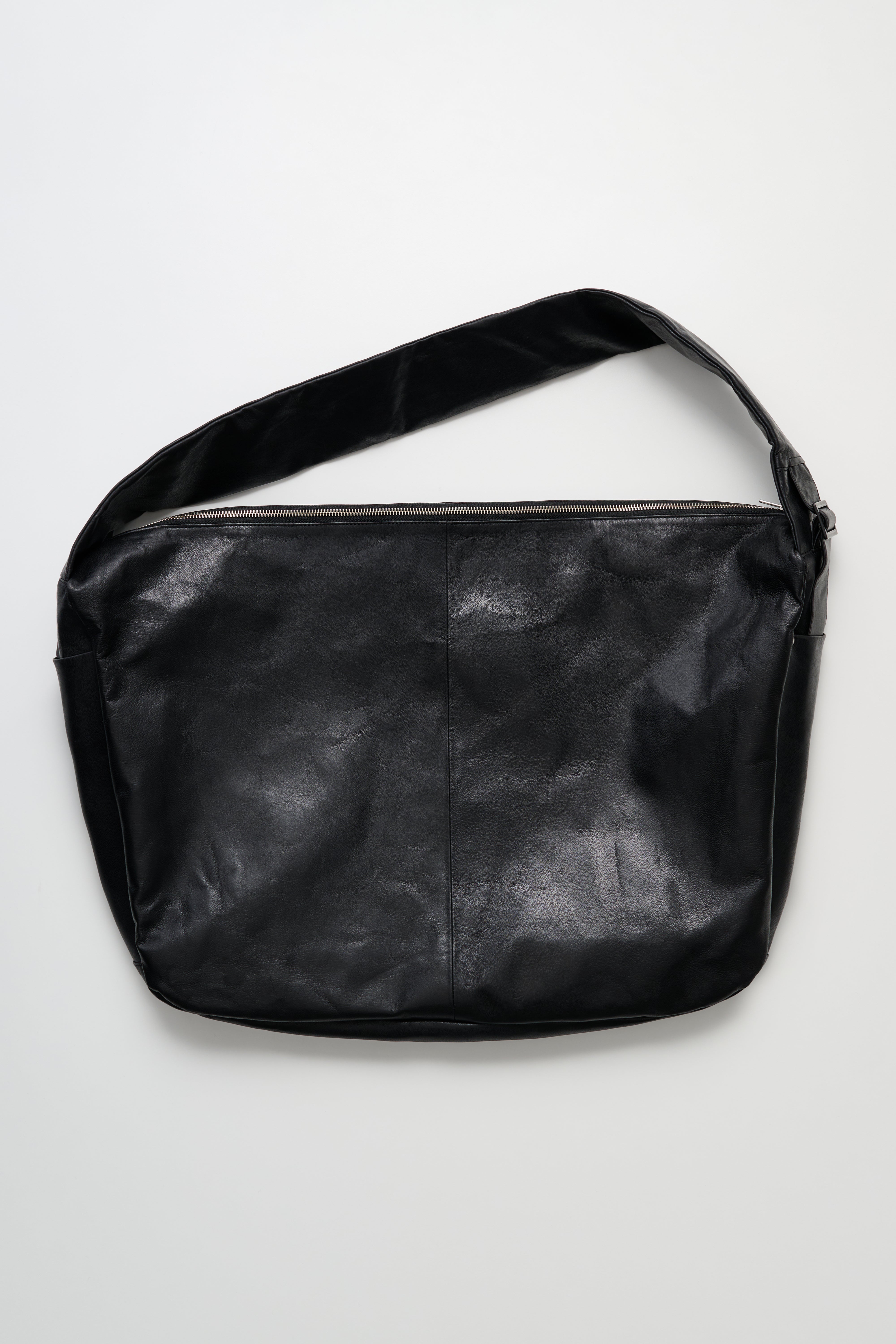 Ssstein Shirring Handle Leather Shoulder Bag Black