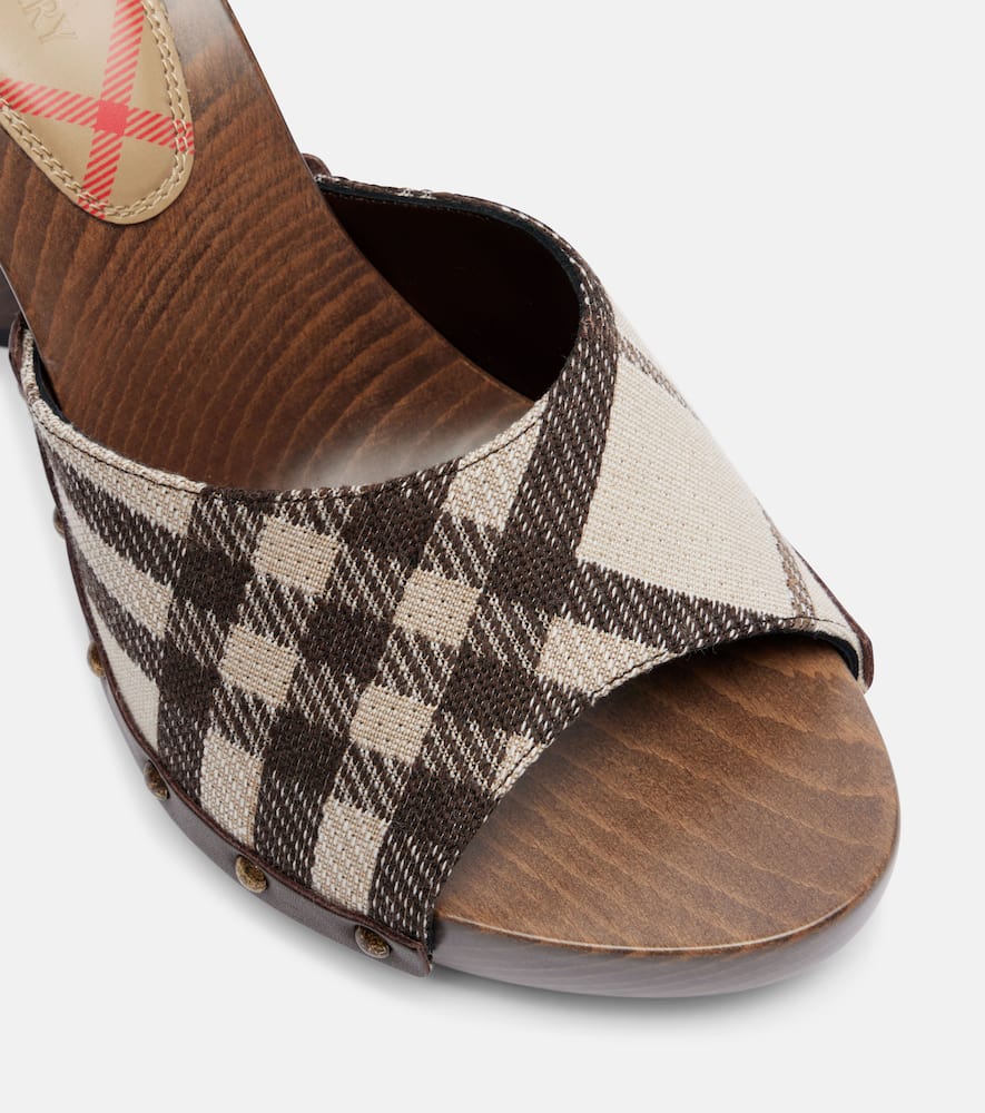 Check sandals