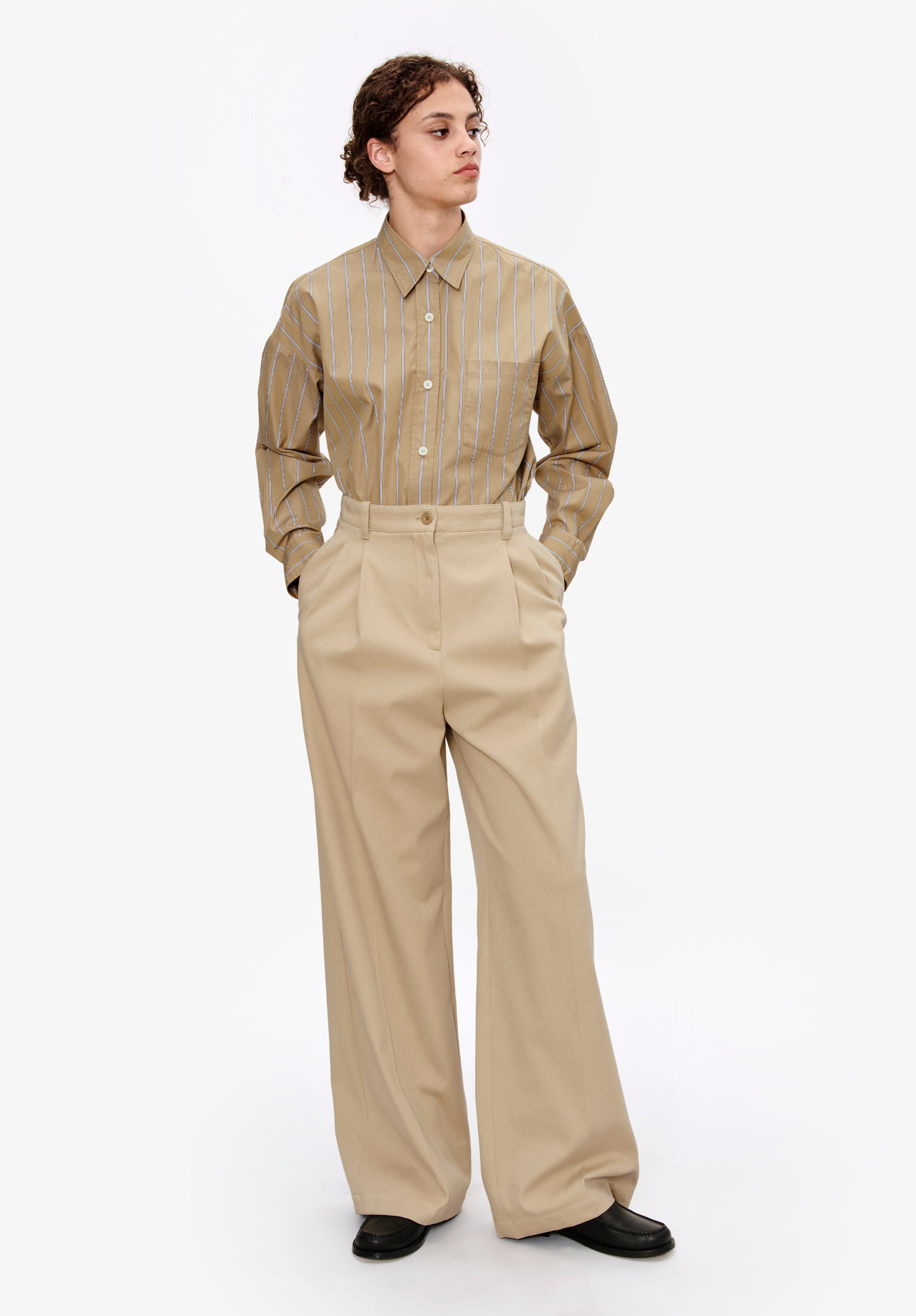 A. P.C. Women's Ginny pants Size: 34 in Beige