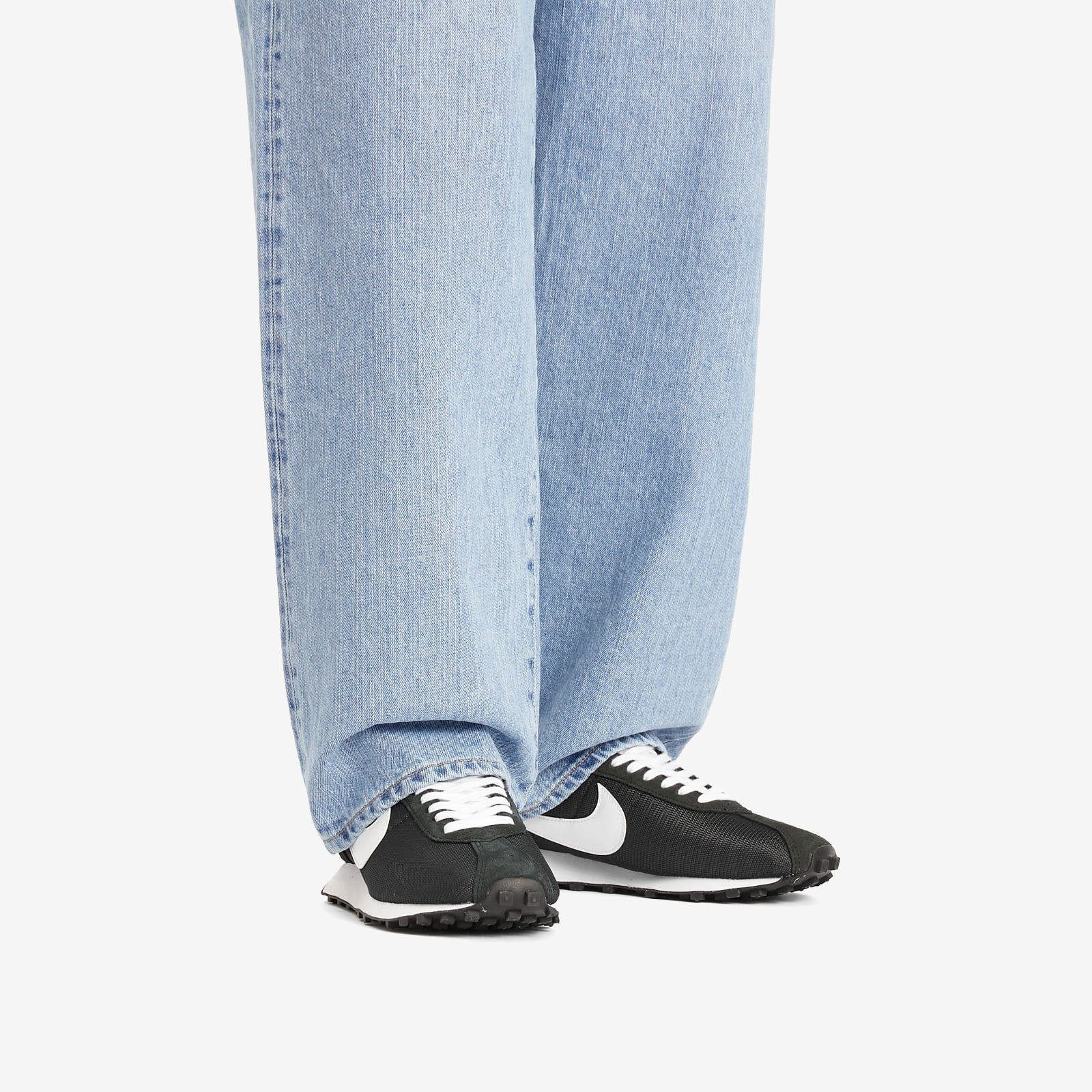 Nike Men's Ld-1000 Sneaker in Black/White