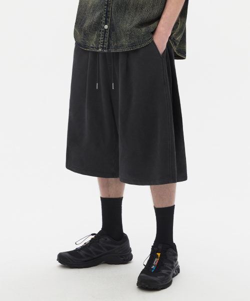 Rain Slub Two-tuck Bermuda Denim Shorts_INDIGO