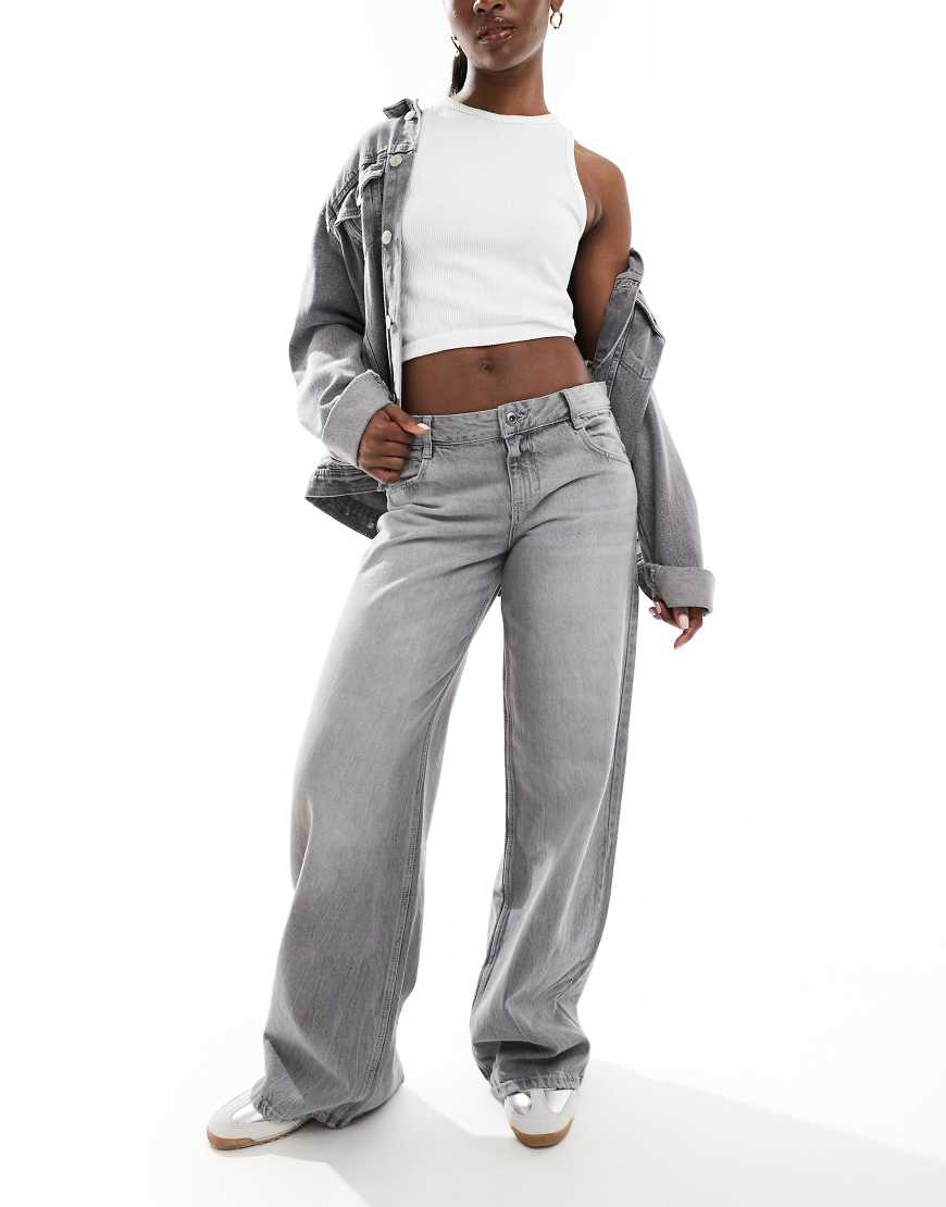 Wide leg low waist jeans in light grey